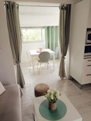  Appartement La Pinède  Грюиссан